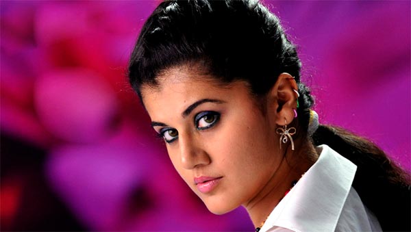 tapsee,tapsee fire on media,heroine tapsee,tapsee marriage,tapsee parents  తాప్సీ కోపానికి కారణం..!!